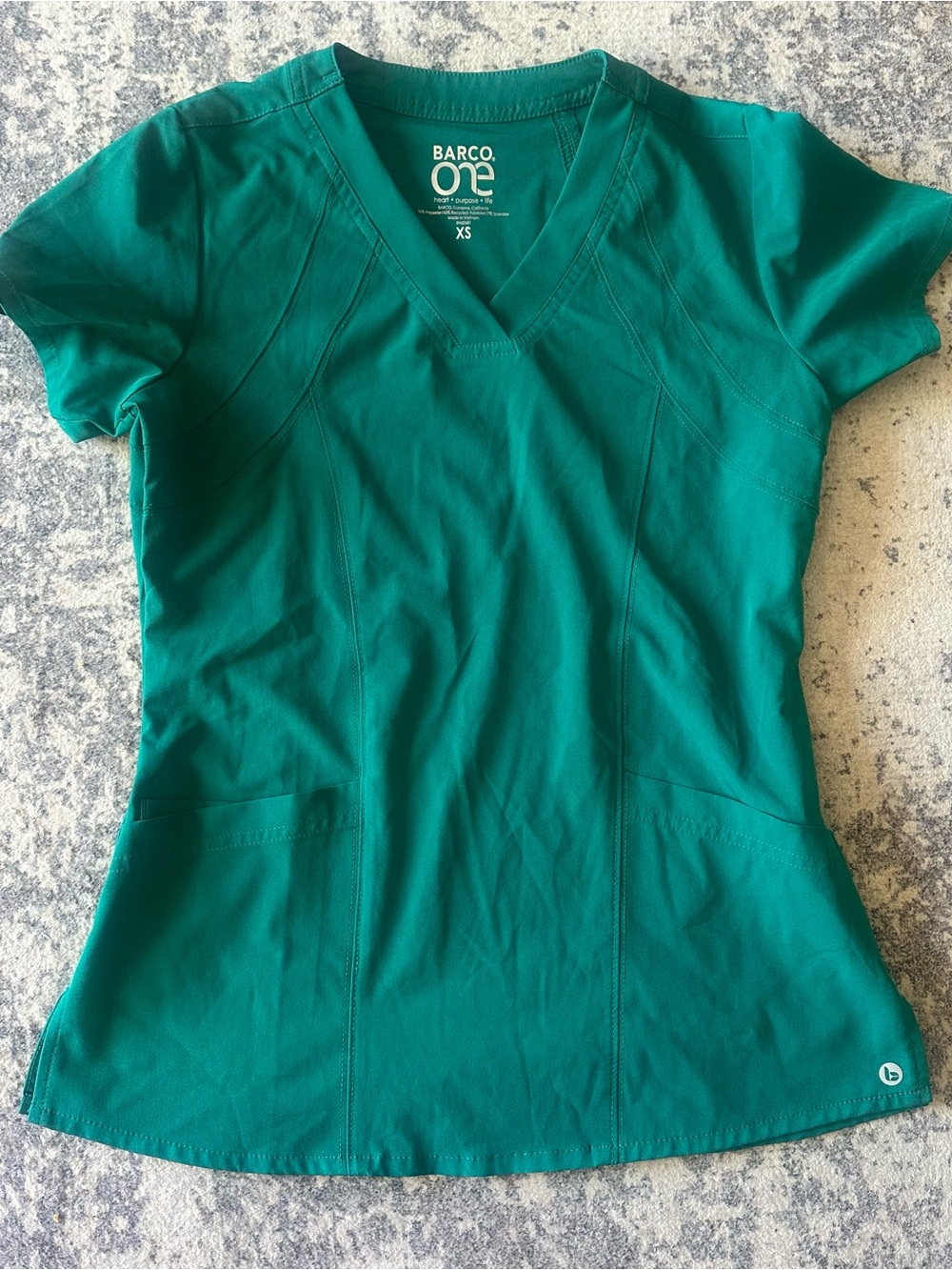 EUC Barco One Women's Green V-Neck Scrub Top—XS